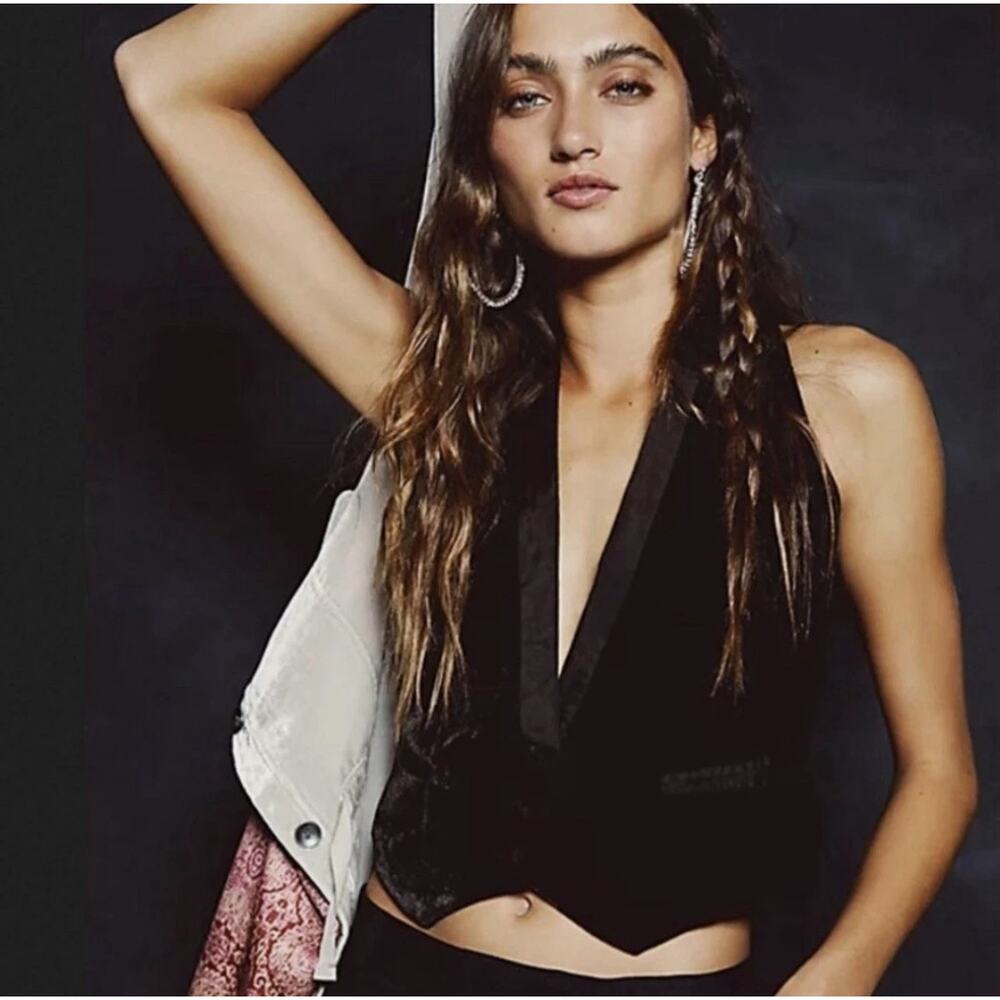 Free People Women's She's A Star Velvet Vest M Black Front Button Formal